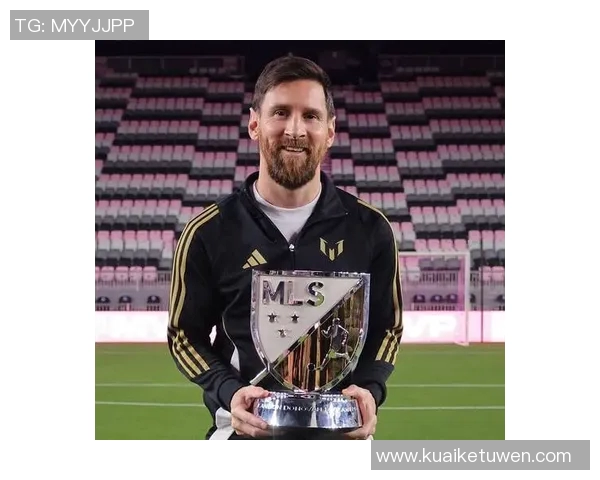 足球巨星风采：从梅西到C罗，探寻传奇球员背后的成功之路